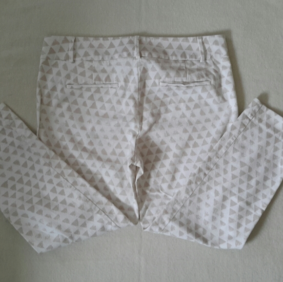 🧞♀️ Women's Ann Taylor Loft jeans. - Picture 2 of 3